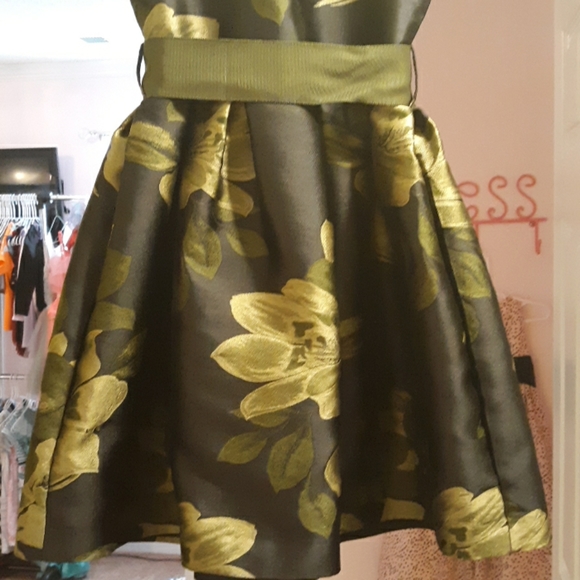 Il Gufo Short Sleeve Floral Dress w/ Sash 6A - Picture 4 of 6